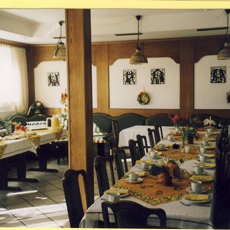 Gast- Und Gastehaus Simon Hotel Greifenstein Exterior photo