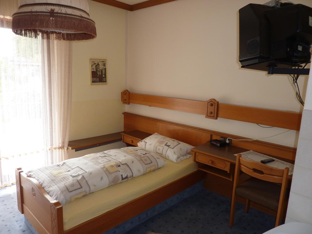 Gast- Und Gastehaus Simon Hotel Greifenstein Room photo